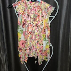 2 tops apostrophe ruffles floral